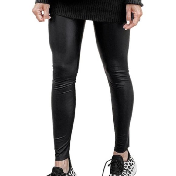 Black Faux leather leggings 🤩 ON SALE 🤩 - Picture 5 of 6
